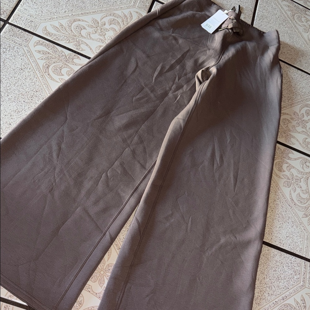 Spanx Air Essentials wide leg pant Small in Smoke